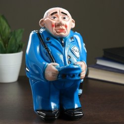 Копилка "Гаишник бедный" 435673 22х16х12см 11К27